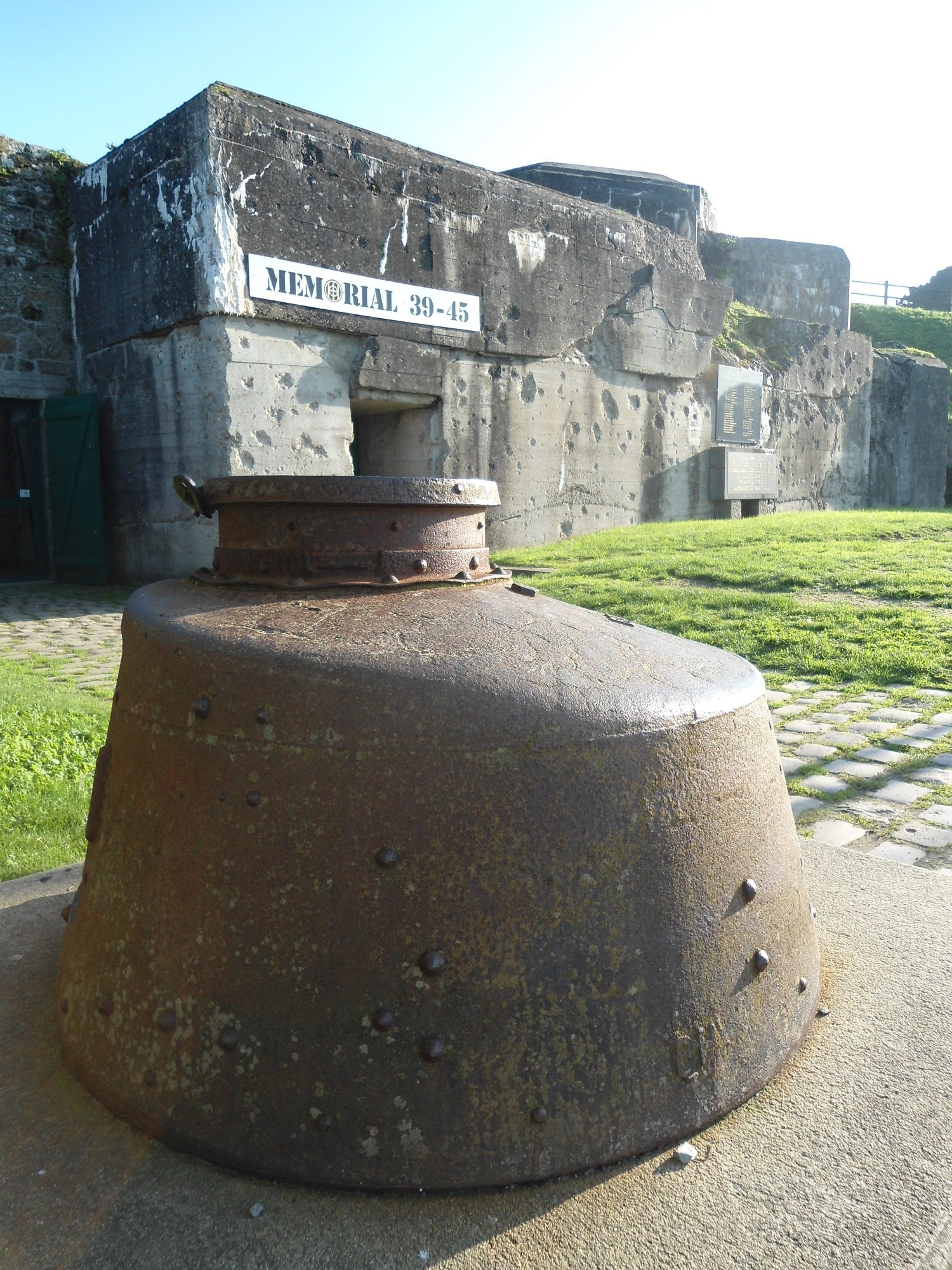 🛡️ 1939-1945 기념관 (메모리알 트헝트뇌프-꺄헝트생크)